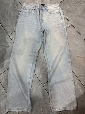 Edgely light  Wash women’s Jeans with diamond studs - Classic Straight Fit